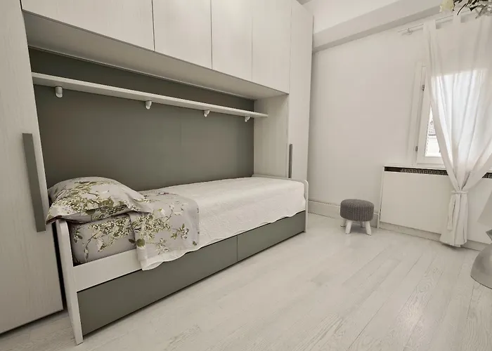 Attico Di Piazza Cima Διαμέρισμα Κονελιάνο
